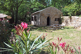 Le donjon des combes et cabane du Pioupiou