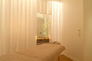 Un massage du corps à l'Institut MassäG & Aesthetic à Paris (75008)