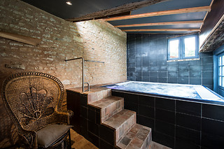 Accès au spa avec bain à remous privatif en duo au Château de l'Abbaye à Moreilles (85)