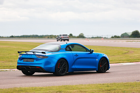 Duo Alpine A110S / Lamborghini Gallardo LP-560 (2x2 tours) sur le Circuit de la Ferté Gaucher (2.0km)