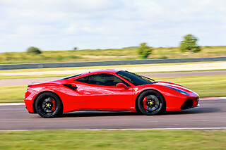 Découverte Ferrari 488 GTB (2 tours) sur le Circuit compétition de Nogaro (3.6km)