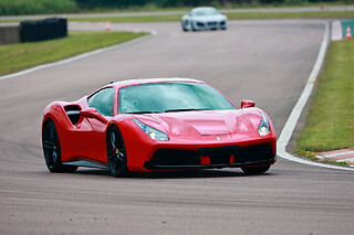 Découverte Ferrari 488 GTB (2 tours) sur le Circuit compétition de Nogaro (3.6km)