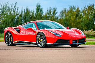 Découverte Ferrari 488 GTB (2 tours) sur le Circuit compétition de Nogaro (3.6km)