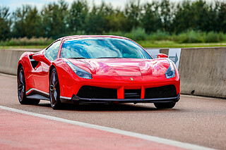 Découverte Ferrari 488 GTB (2 tours) sur le Circuit compétition de Nogaro (3.6km)