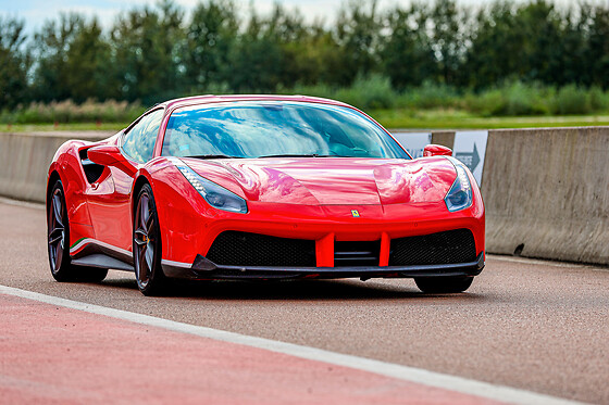 Découverte Ferrari 488 GTB (2 tours) sur le Circuit compétition de Nogaro (3.6km)