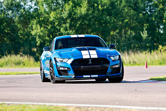 Découverte Ford Mustang Shelby GT500 (3 tours) sur le Circuit du Var (83)