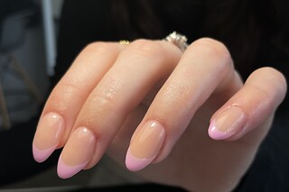 Une pose de vernis semi-permanent chez Vinyongles à Strasbourg (67)
