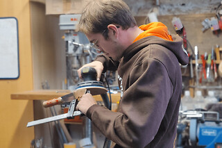 Atelier fabrication planche apéritif et son couteau à Paris 3ème