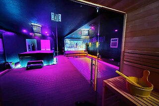 Un accès au spa avec bain à remous, sauna et piscine privative en duo au spa La Fenardière à Marck (62)
