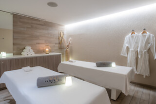 Accès à l'espace détente, massage du corps et soin du visage à l'Hôtel & Spa Panorama 360 à Mâcon (71)