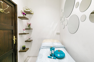 Gommage, massage et beauté des mains avec pose de vernis classique à l'Institut Menasa à Paris (75019)