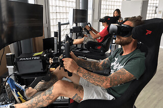 Course automobile en réalité virtuelle à Rezé (44) - Simulateur 3 vérins - 1h