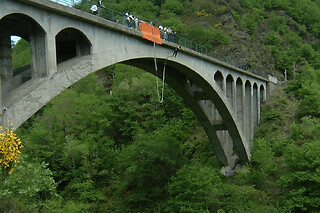 Saut à l'élastique du Pont de Bezergue (81)