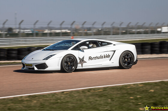 Stage Pilotage Enfant en Lamborghini à Toulouse (31) - Lamborghini - 4 Tours