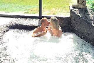 Un accès au spa avec bain à remous et un massage flottant chez H2O Hydrothérapie à Roinvilliers (91)