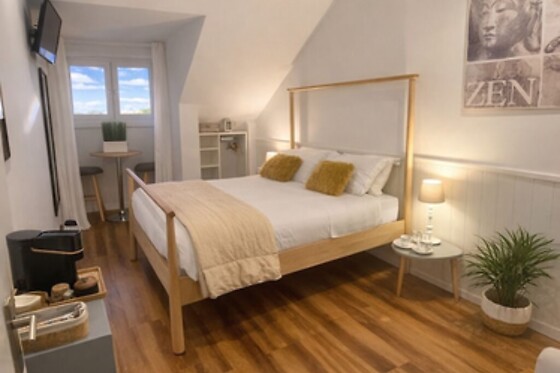 Naval Guest House & Bistrô