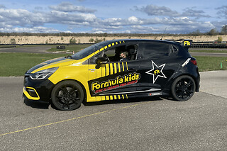 Stage de Pilotage Enfant en Clio IV RS à Alès (30) - Clio IV RS - 5  Tours